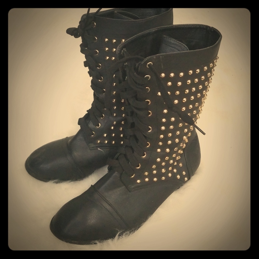 Combat boots